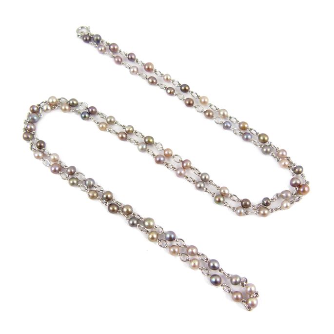 Natural coloured pearl chain necklace, in various shades of brown, grey and black, some iridescent, each with platinum trace link in between | MasterArt